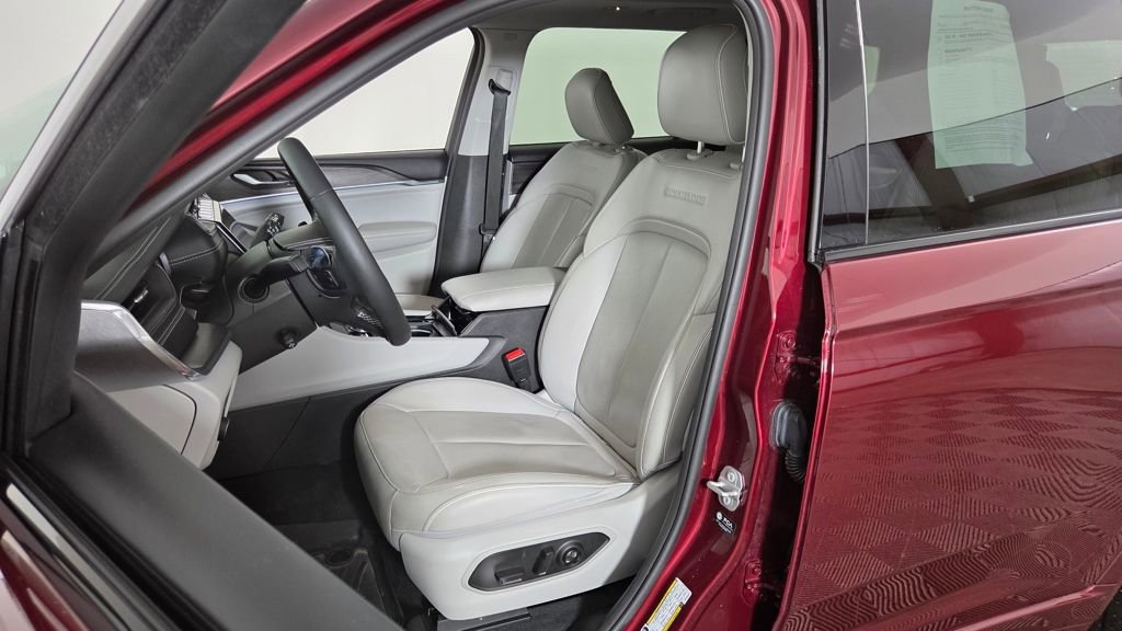 Used 2023 Jeep Grand Cherokee L Overland image 16