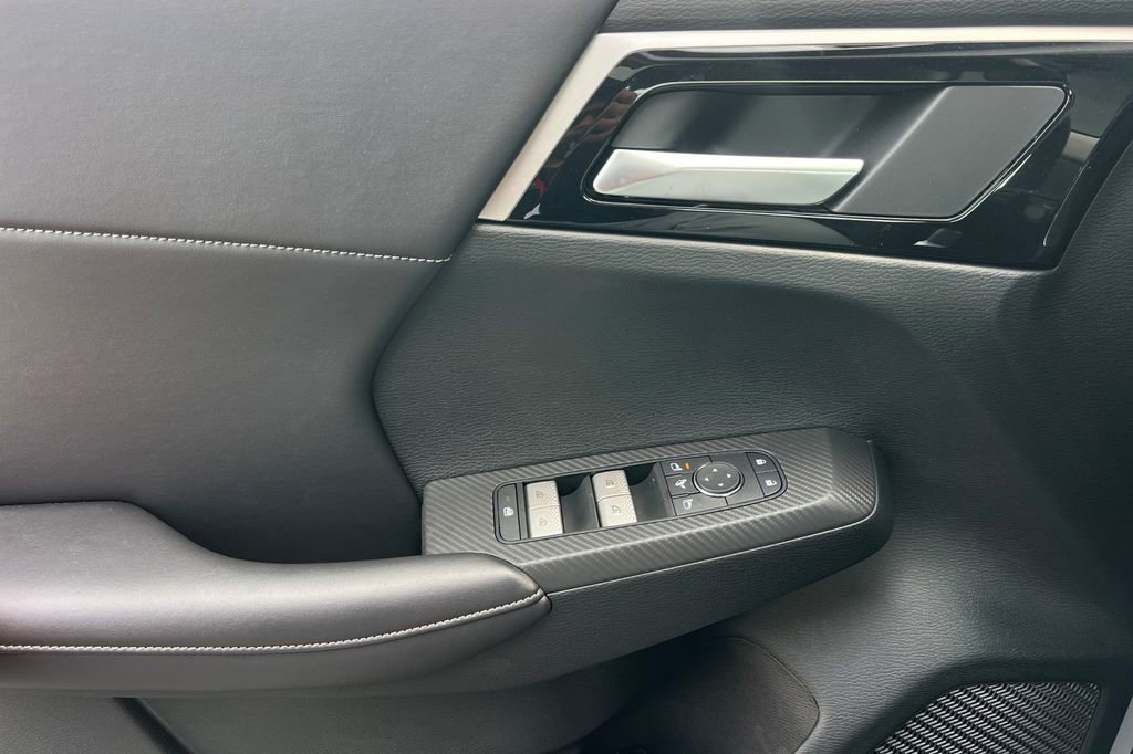 New 2025 Mitsubishi Outlander SE image 12