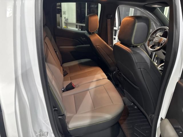 Used 2025 Chevrolet Colorado ZR2 w/ Technology Package AWD/4WD image 39