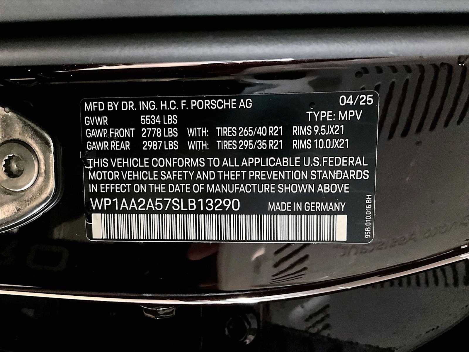 Used 2025 Porsche Macan image 36