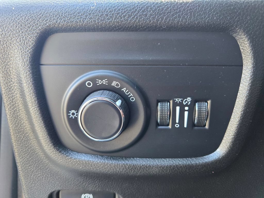 Used 2024 Jeep Grand Cherokee Altitude AWD/4WD image 22