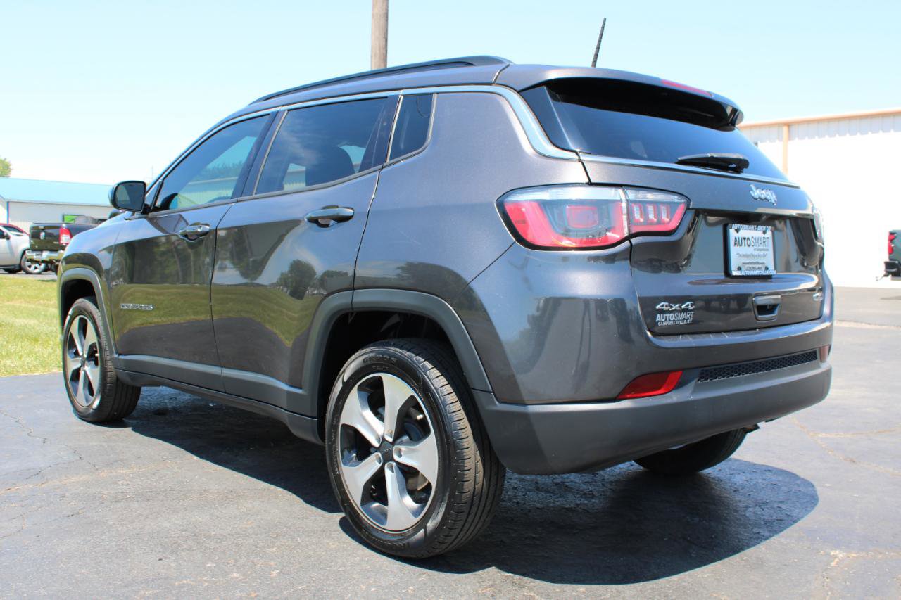 Used 2017 Jeep Compass Latitude w/ Cold Weather Group AWD/4WD image 12