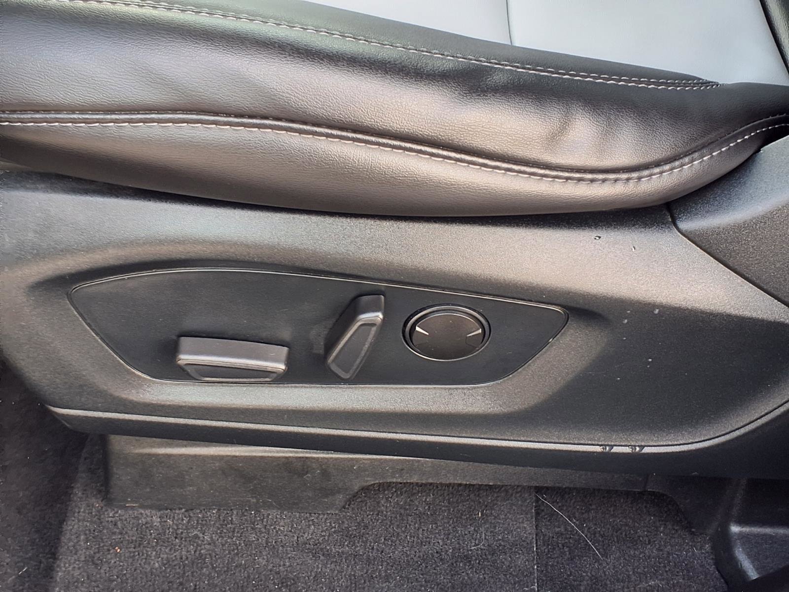 Used 2023 Ford Explorer XLT w/ Equipment Group 202A image 4