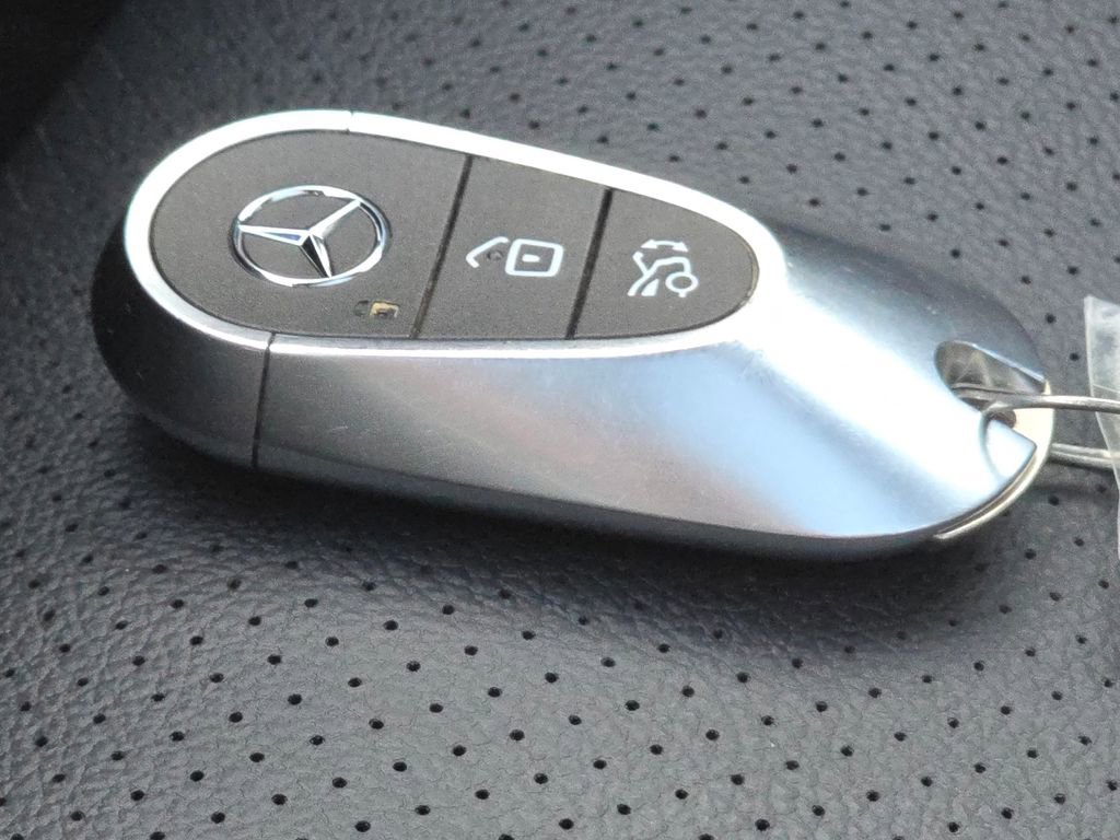 Used 2026 Mercedes-Benz GLC 300 4MATIC image 36