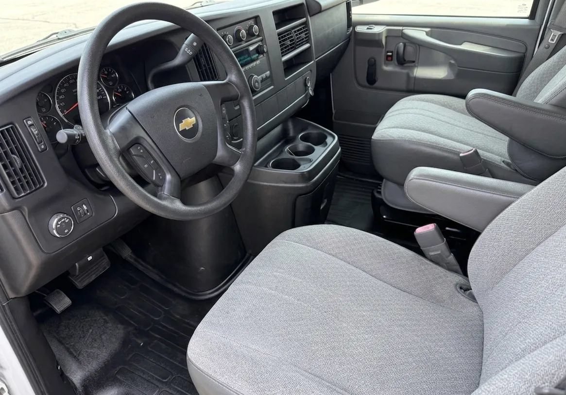 Used 2013 Chevrolet Express 2500 RWD image 23
