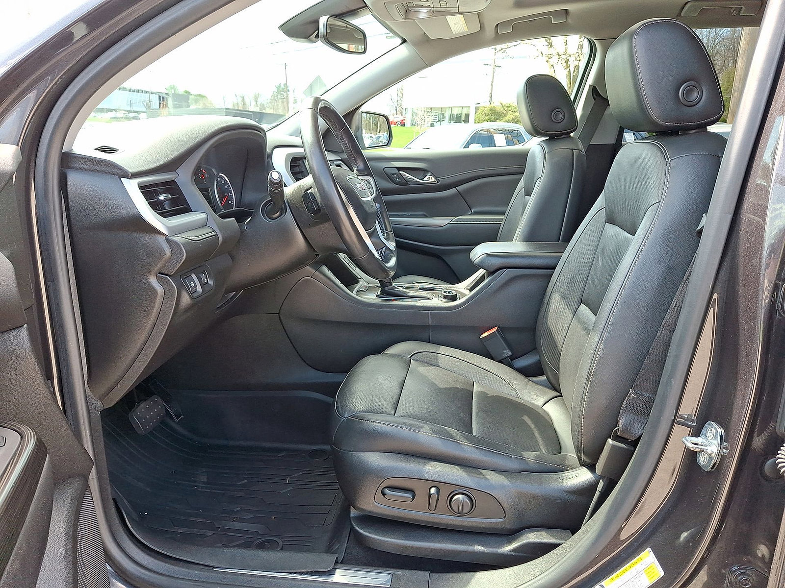 Certified 2019 GMC Acadia SLT w/ LPO, Floor Liner Package image 11