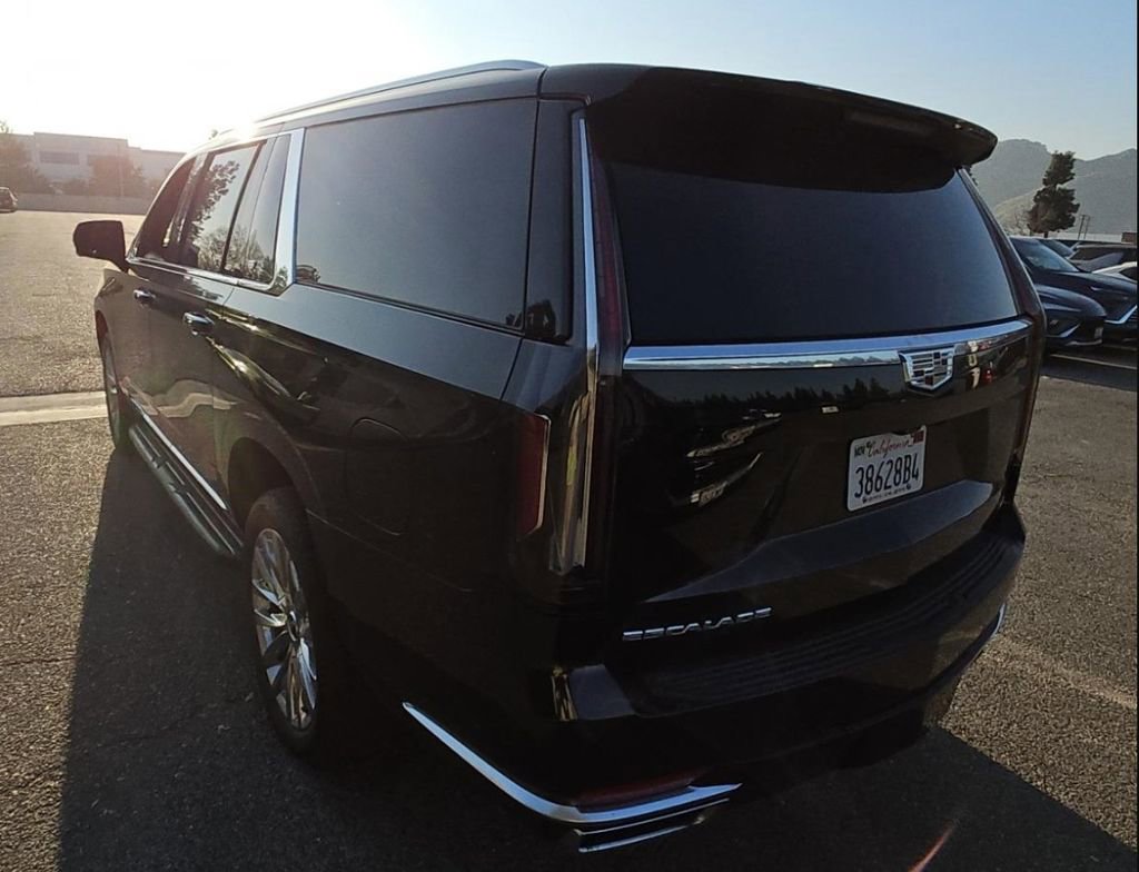 Used 2024 Cadillac Escalade ESV Premium Luxury w/ LPO, Floor Liner Package AWD/4WD image 4