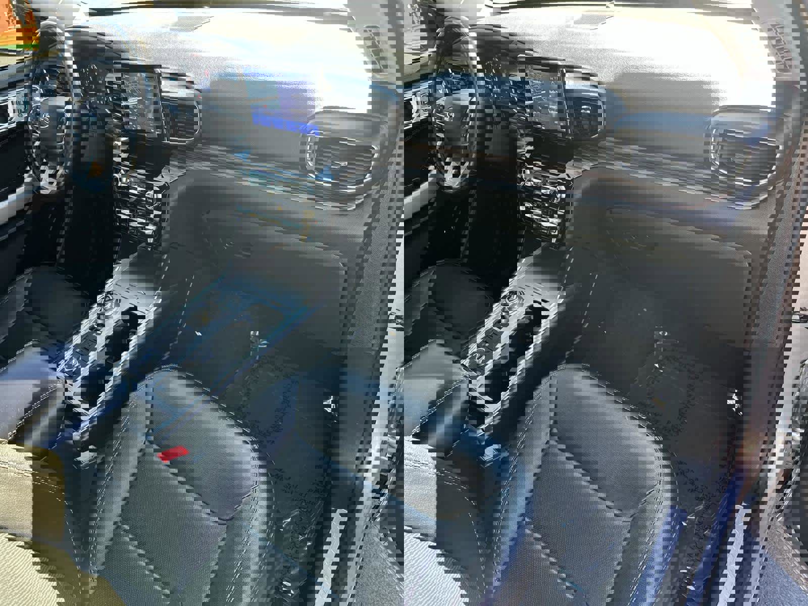 Used 2022 Ford Explorer Limited image 12