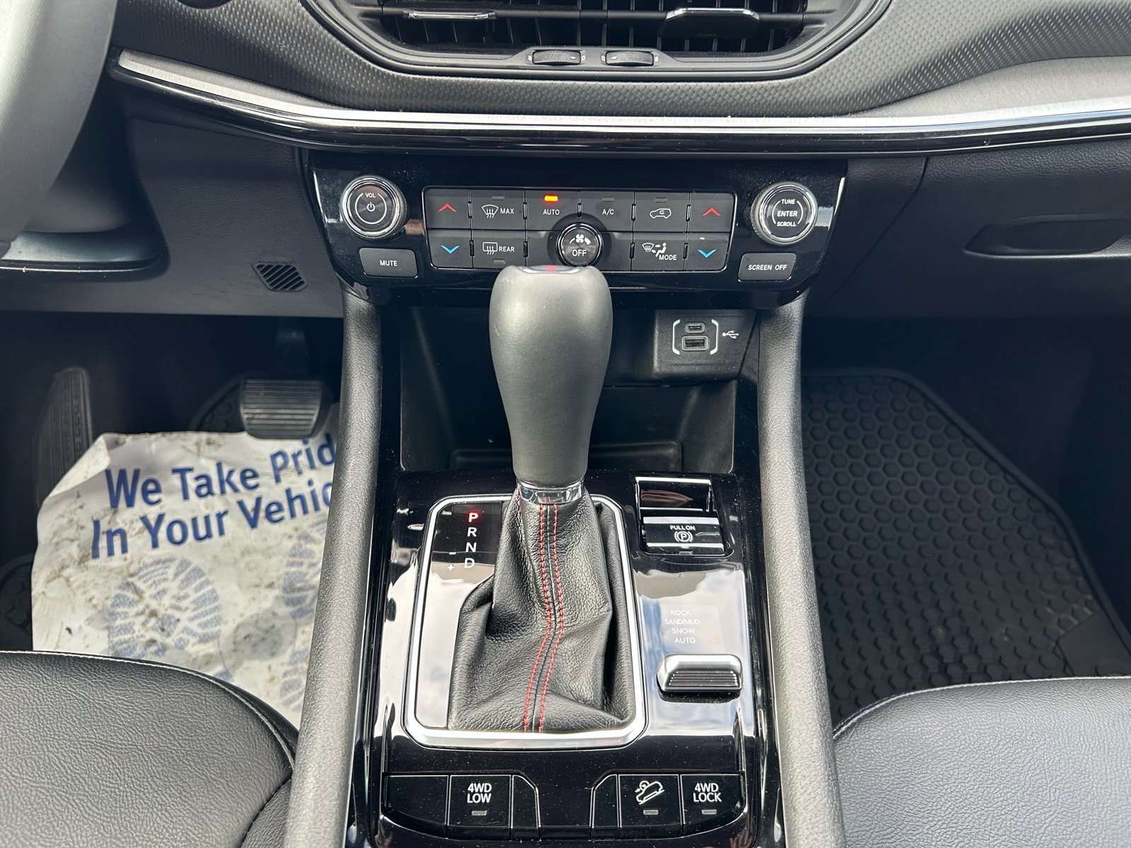 Used 2025 Jeep Compass Trailhawk AWD/4WD image 13