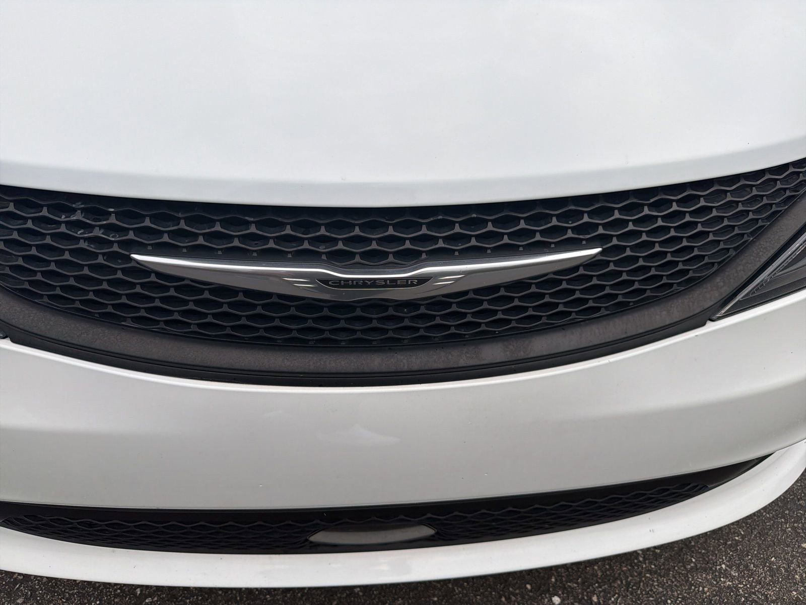 Used 2023 Chrysler Voyager LX FWD image 33