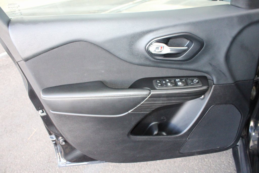 Used 2014 Jeep Cherokee Latitude image 20