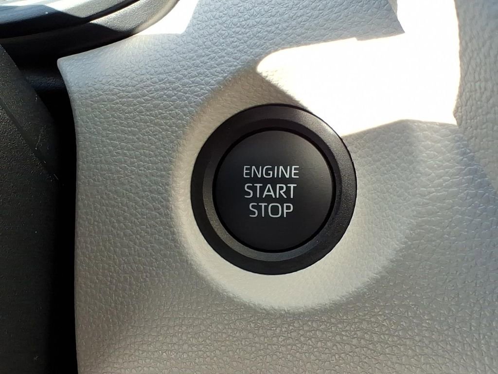 Used 2026 Toyota Corolla Cross LE image 21