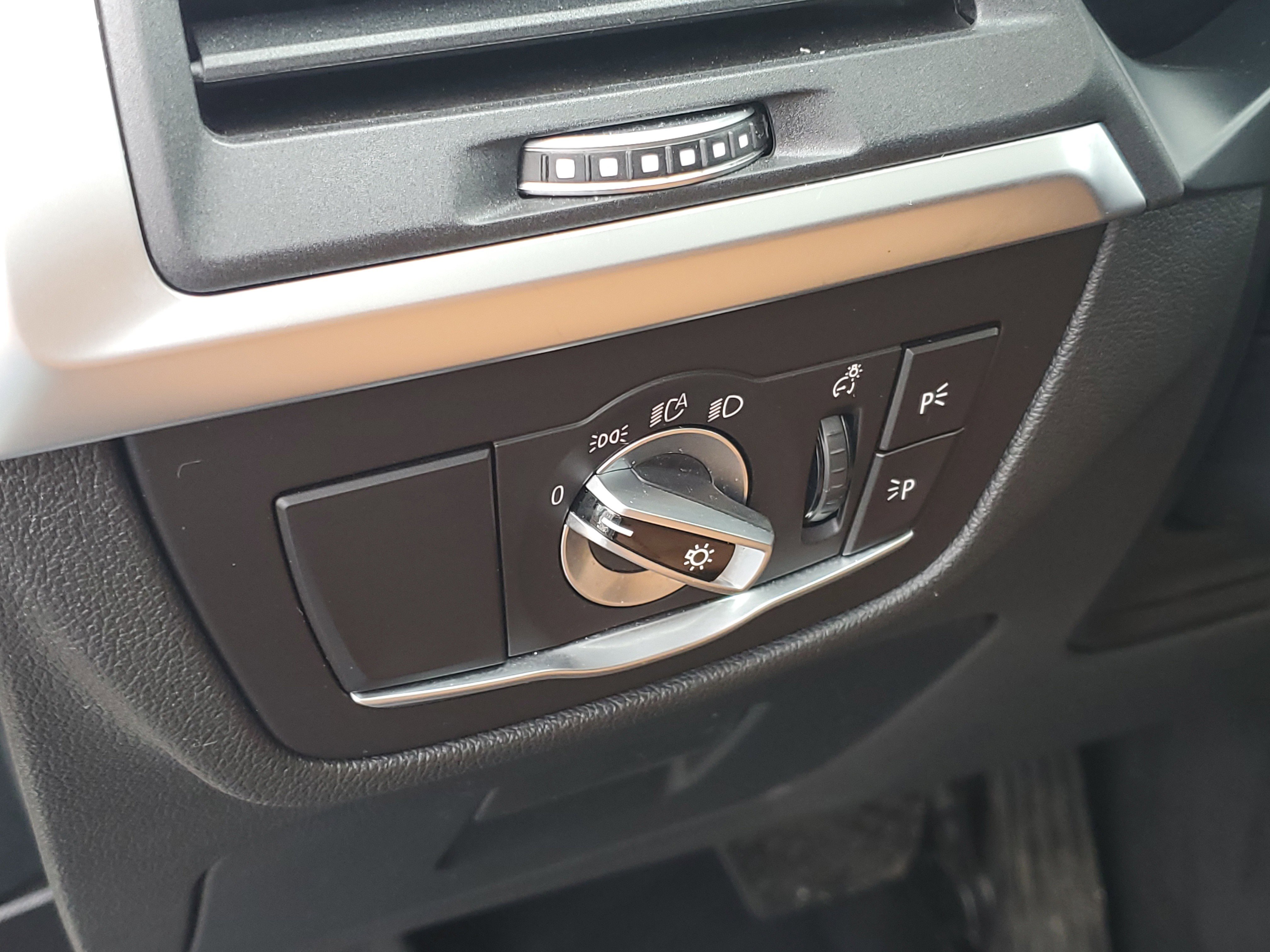 Certified 2023 BMW X4 xDrive30i w/ Premium Package image 11