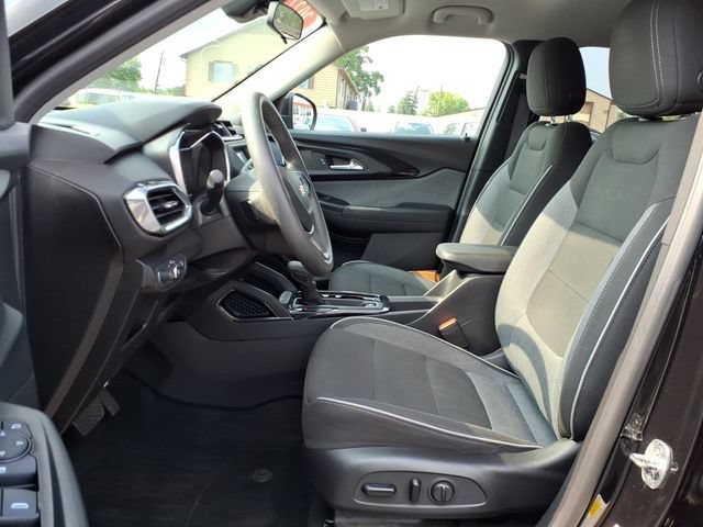 Used 2022 Chevrolet TrailBlazer LT w/ LPO, Blackout Package FWD image 16