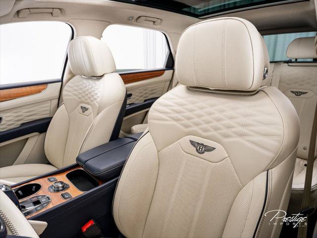 Used 2024 Bentley Bentayga AWD/4WD image 28