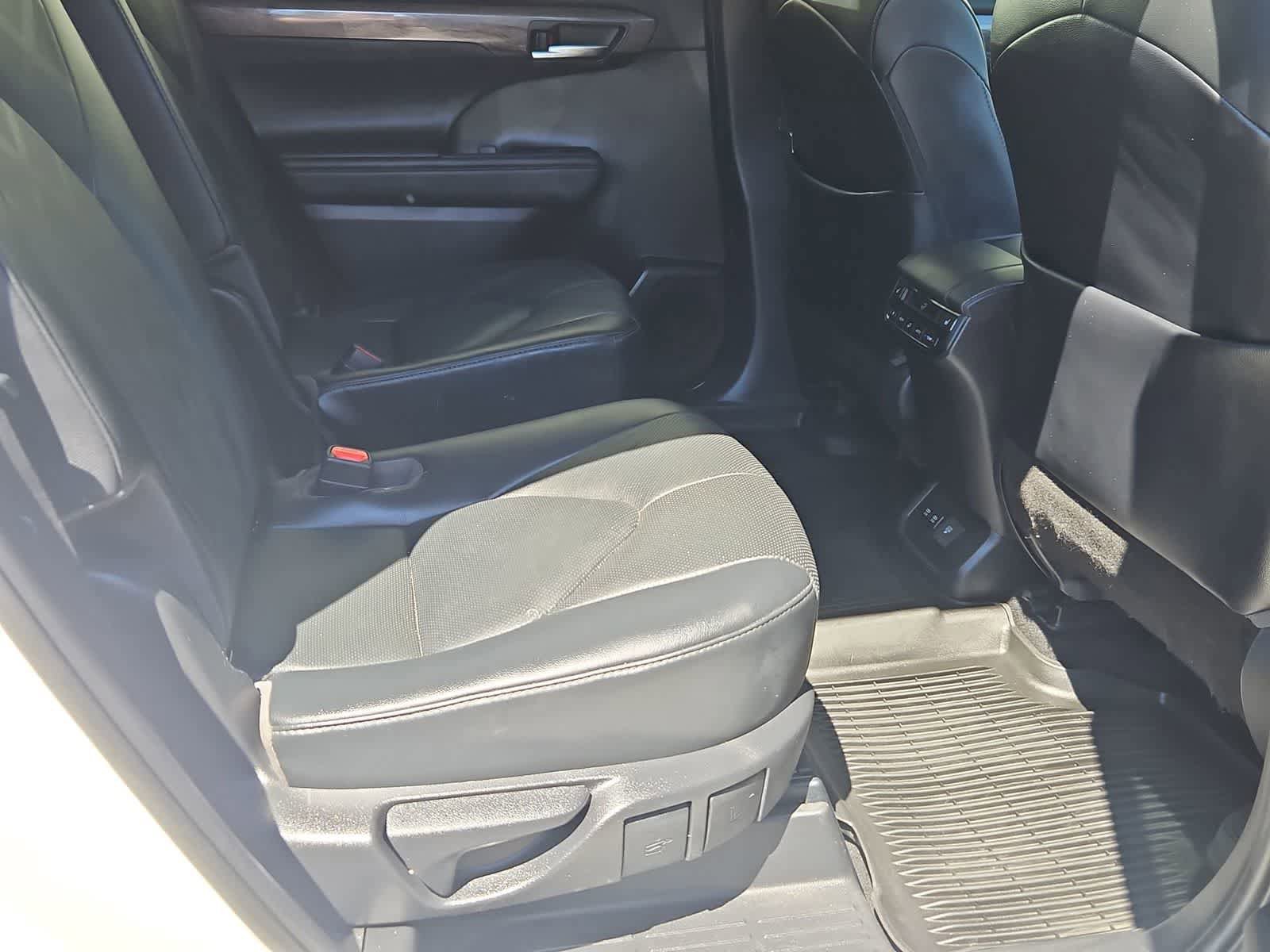 Used 2020 Toyota Highlander Platinum AWD/4WD image 20