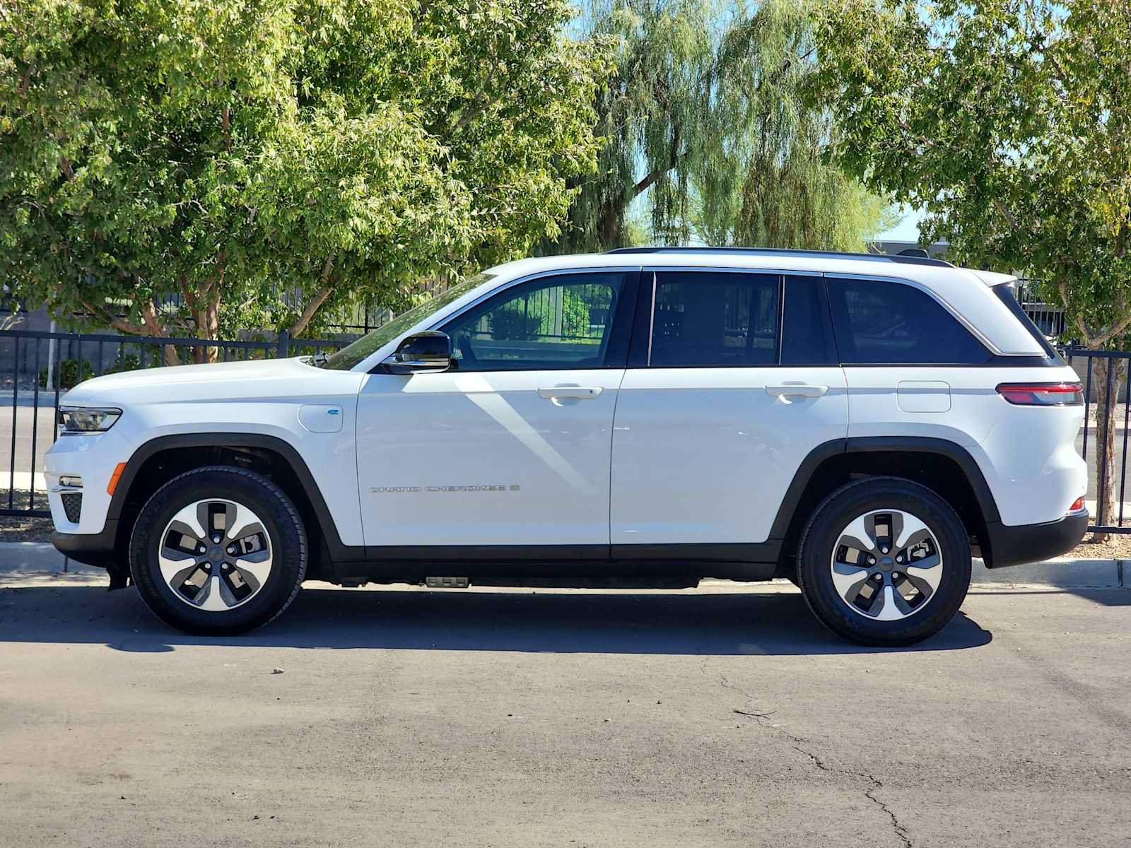 Used 2024 Jeep Grand Cherokee Limited 4xe AWD/4WD image 5