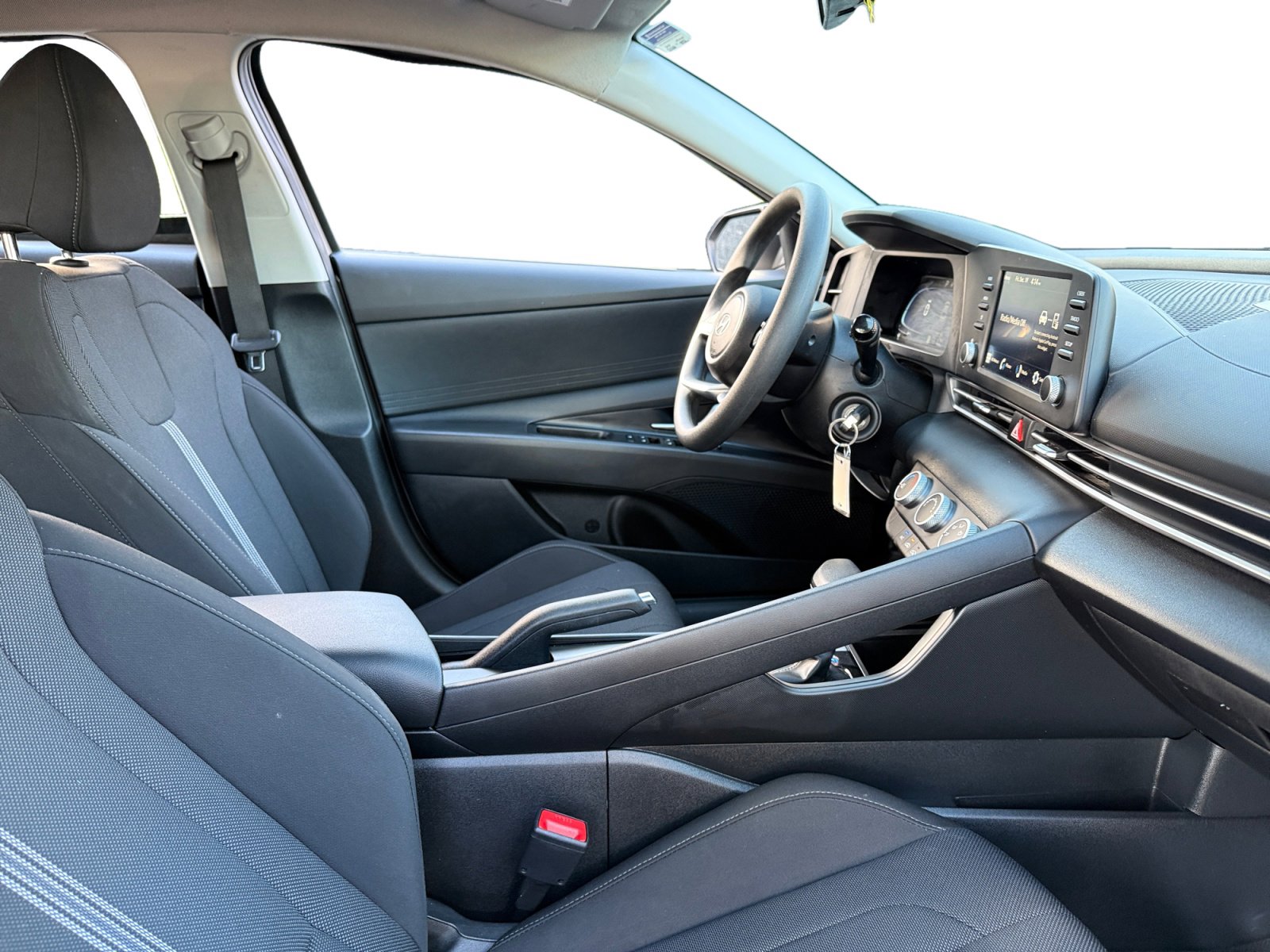 Used 2024 Hyundai Elantra SE image 14