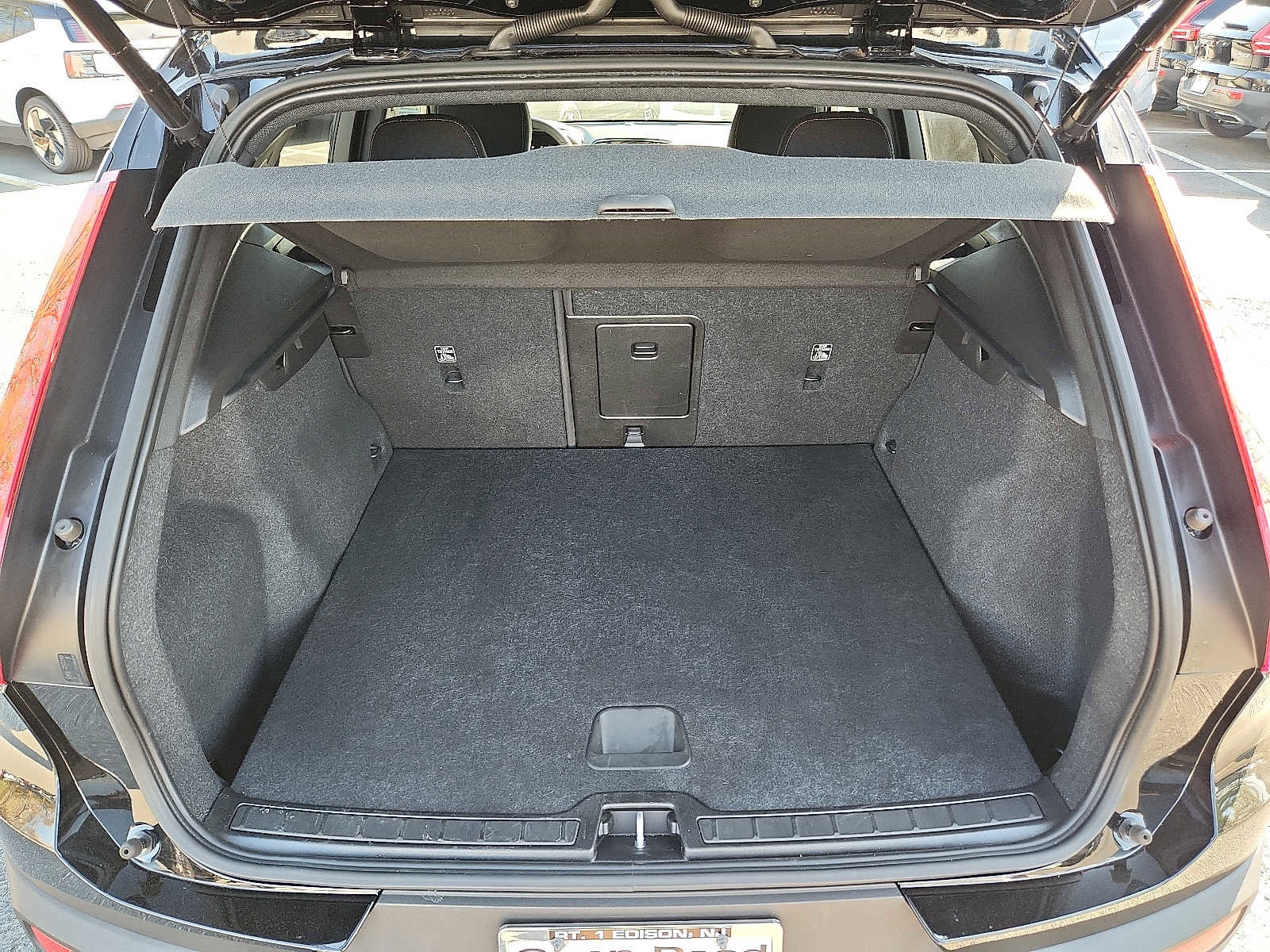 Used 2023 Volvo XC40 B4 Core FWD image 27