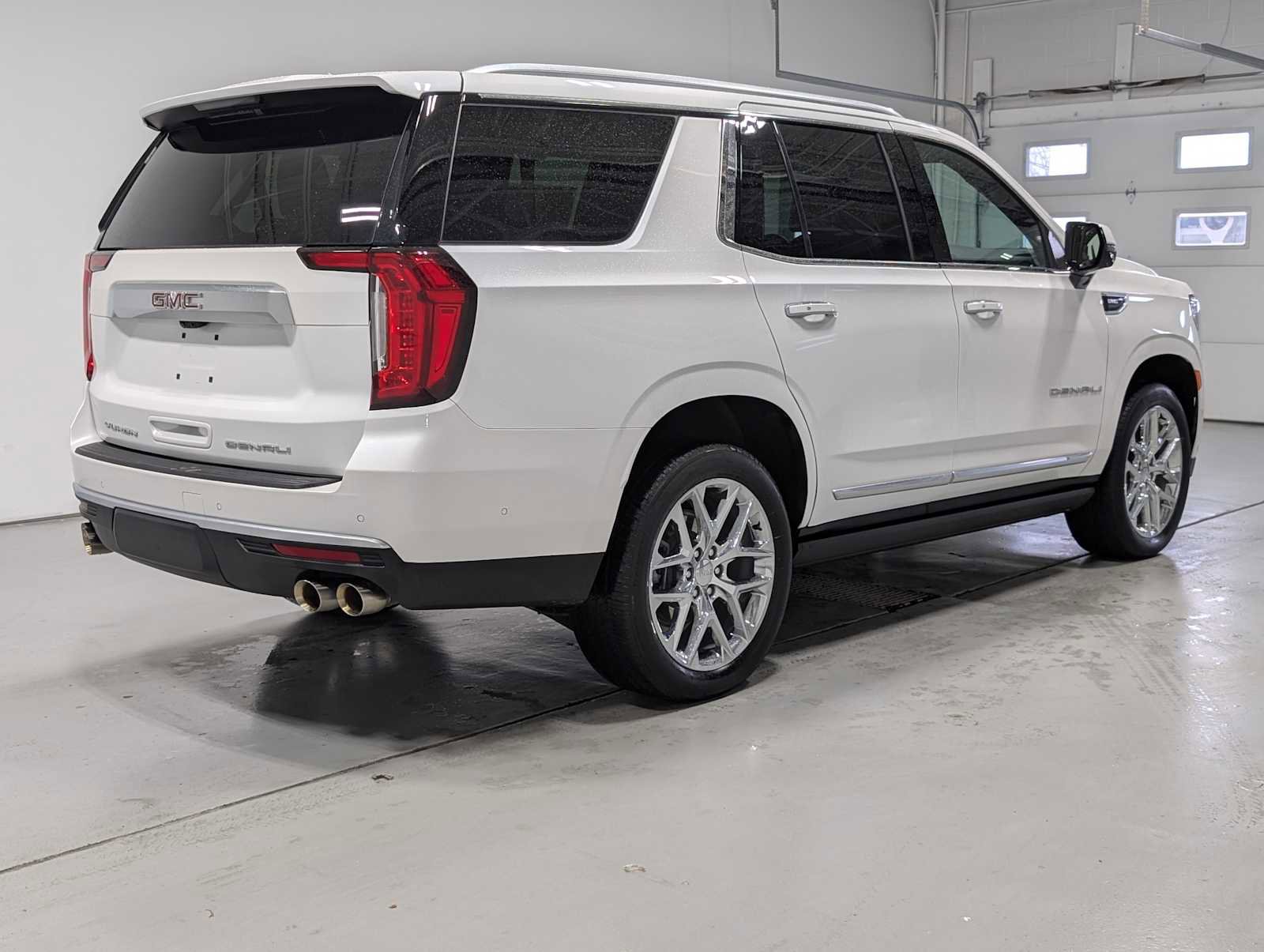 Used 2024 GMC Yukon Denali w/ Advanced Technology Package image 8