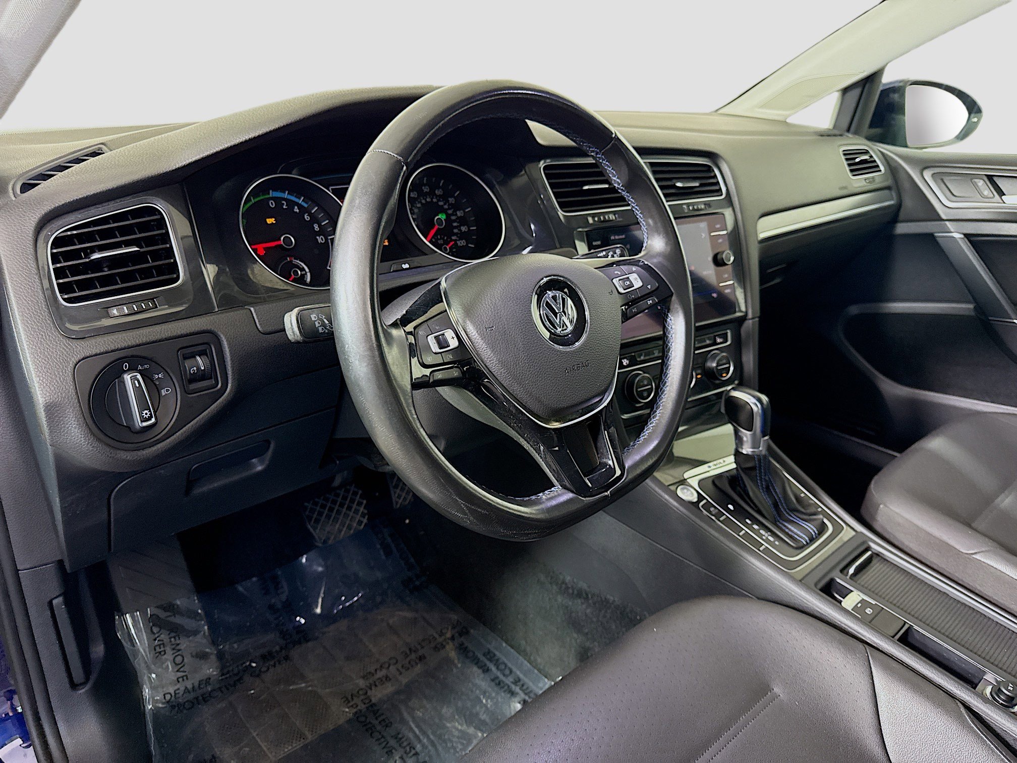 Used 2017 Volkswagen e-Golf SEL Premium image 23