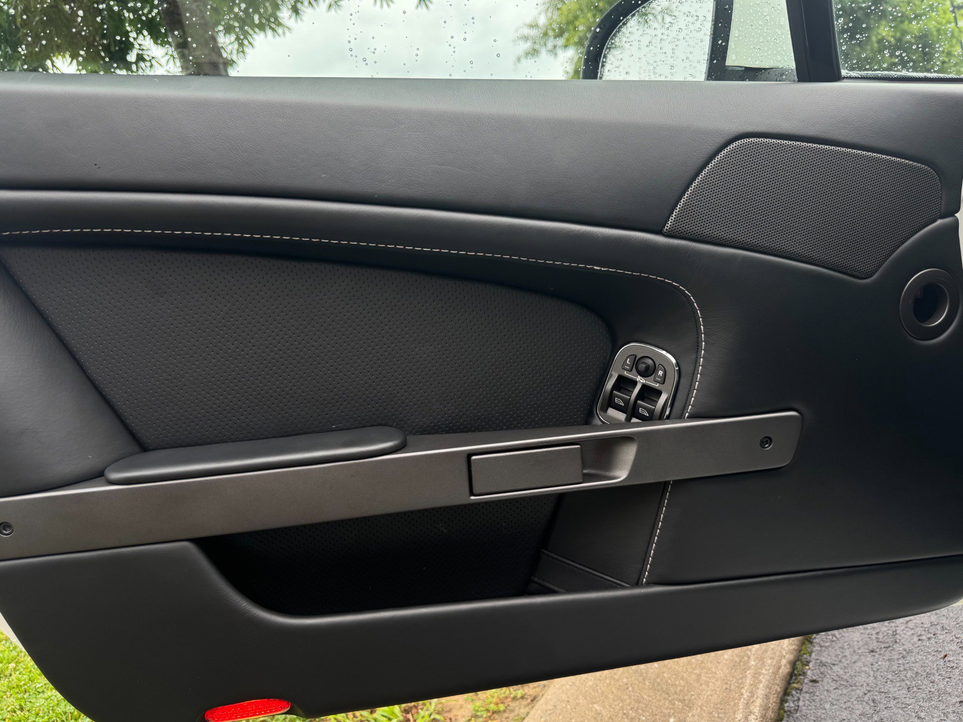 Used 2015 Aston Martin V8 Vantage GT image 64