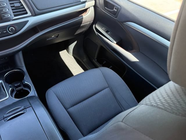 Used 2014 Toyota Highlander LE FWD image 26