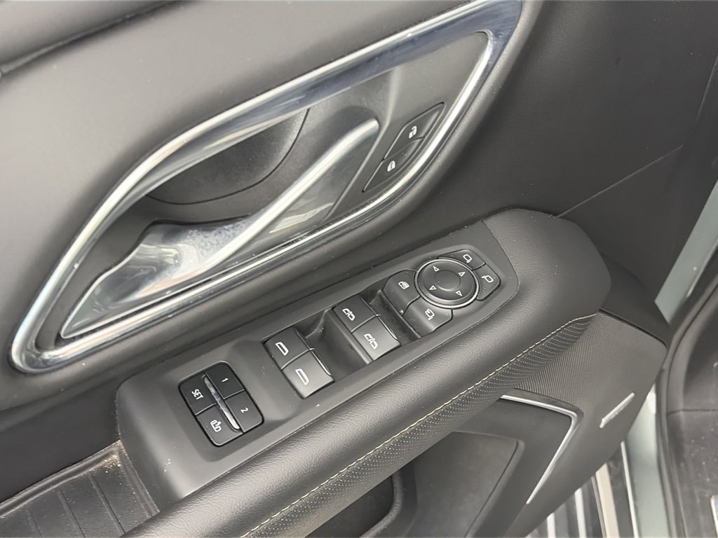 Used 2023 Chevrolet Suburban Premier image 26