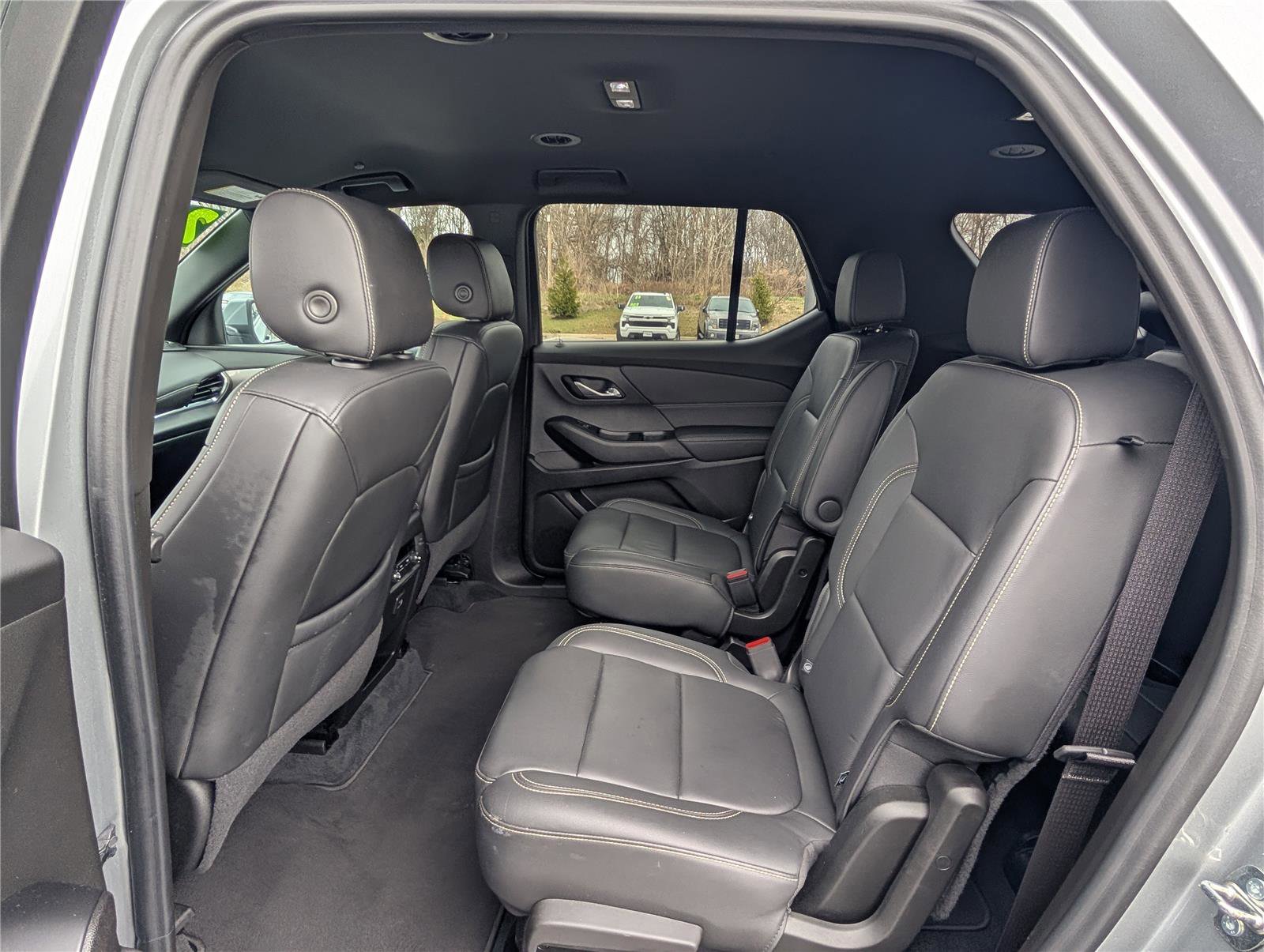 Used 2023 Chevrolet Traverse LT image 14