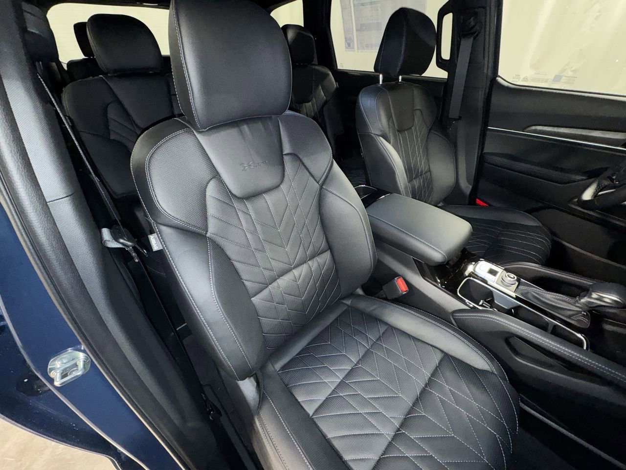 Used 2025 Kia Telluride AWD image 35