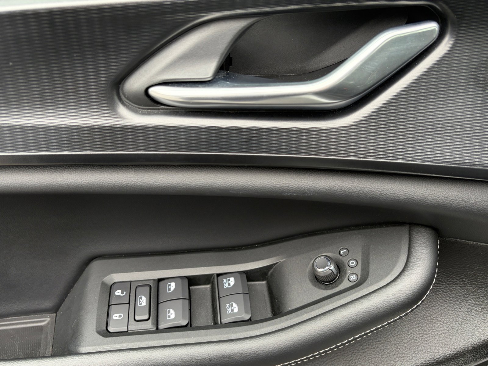 Used 2025 Jeep Grand Cherokee Laredo w/ Trailer Tow Package image 15