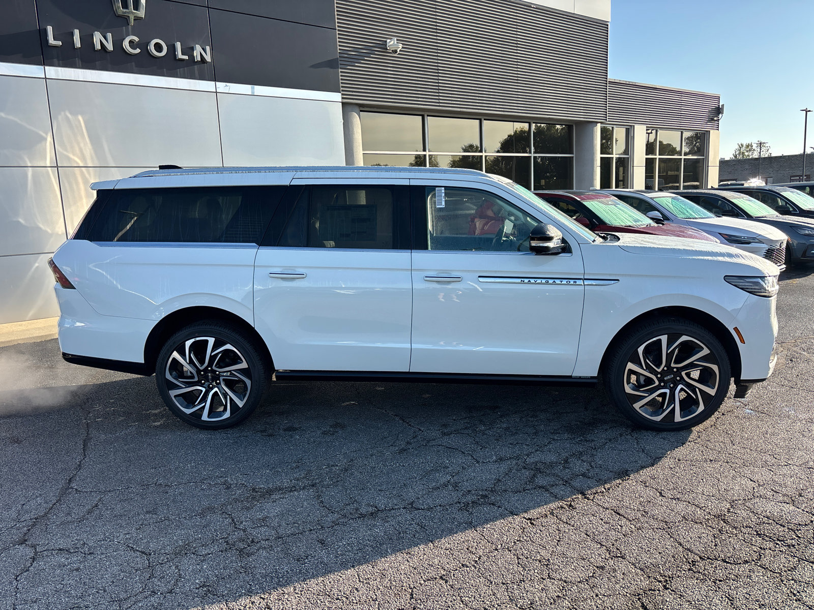 New 2026 Lincoln Navigator L Reserve AWD/4WD image 8