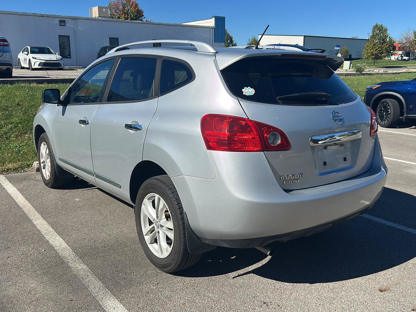 Used 2015 Nissan Rogue S w/ Convenience Package FWD image 3