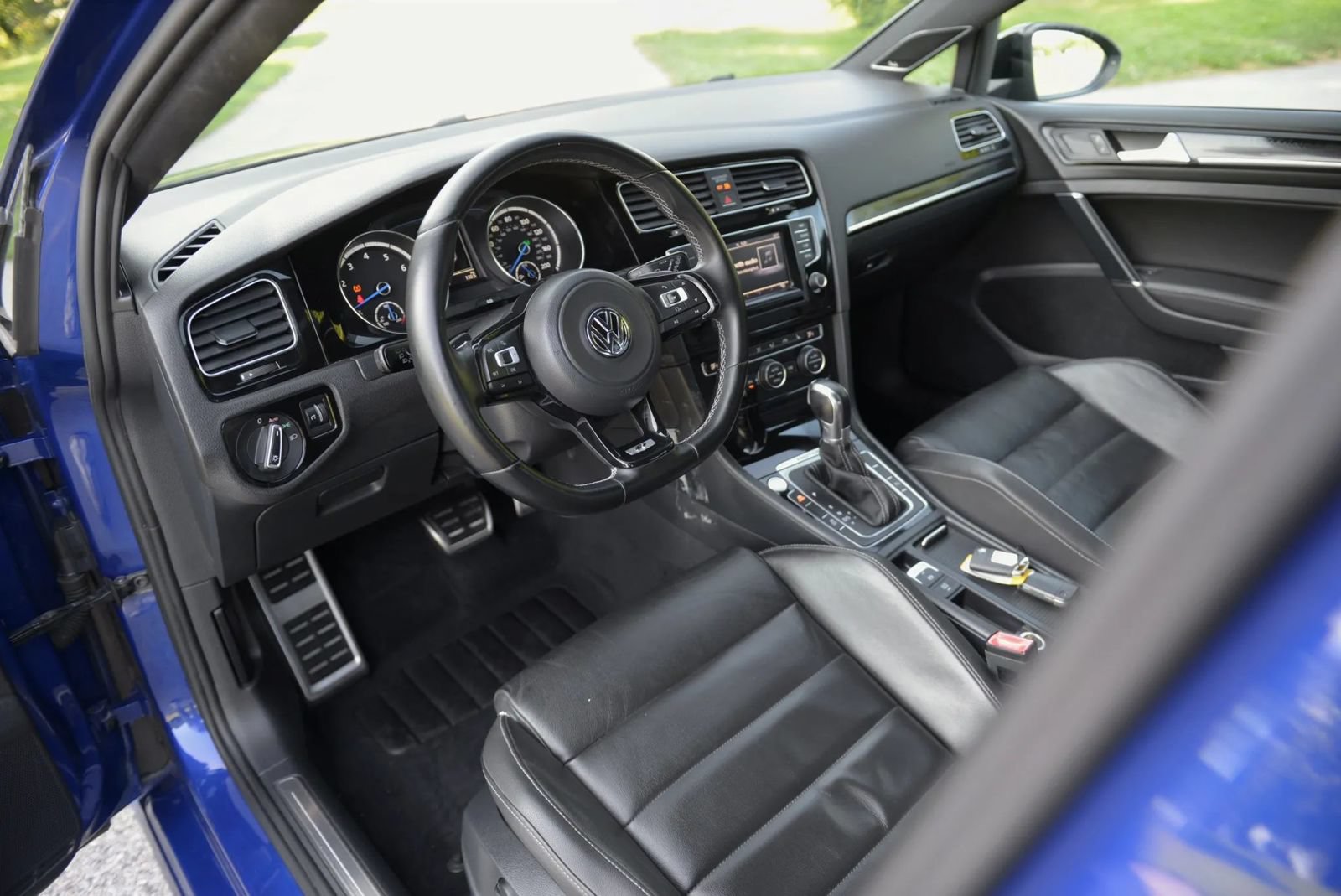 Used 2015 Volkswagen Golf R 4-Door AWD/4WD image 29