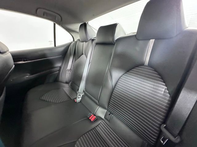 Used 2024 Toyota Camry SE image 11