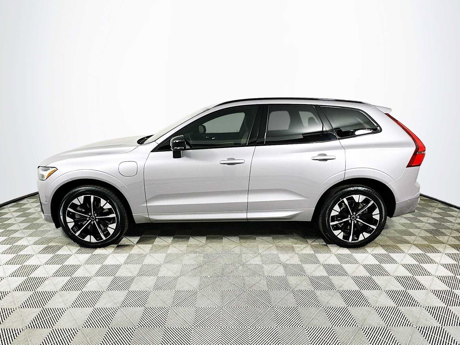 New 2026 Volvo XC60 T8 Plus w/ Protection Package AWD/4WD image 4
