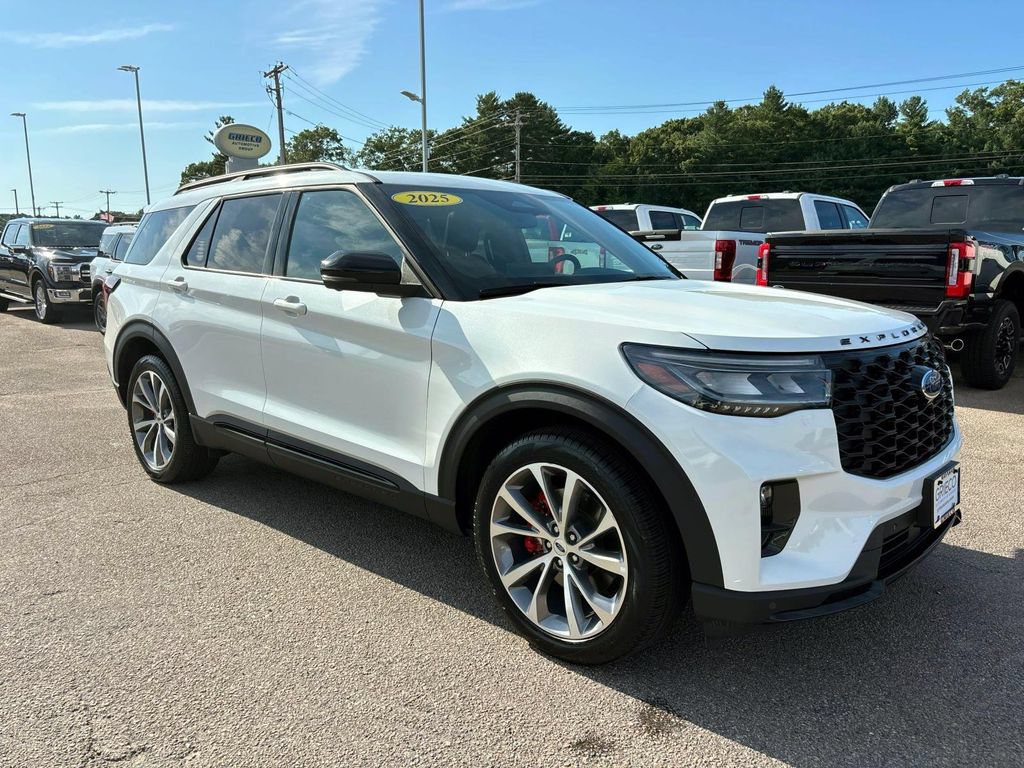 Used 2025 Ford Explorer ST AWD/4WD image 1