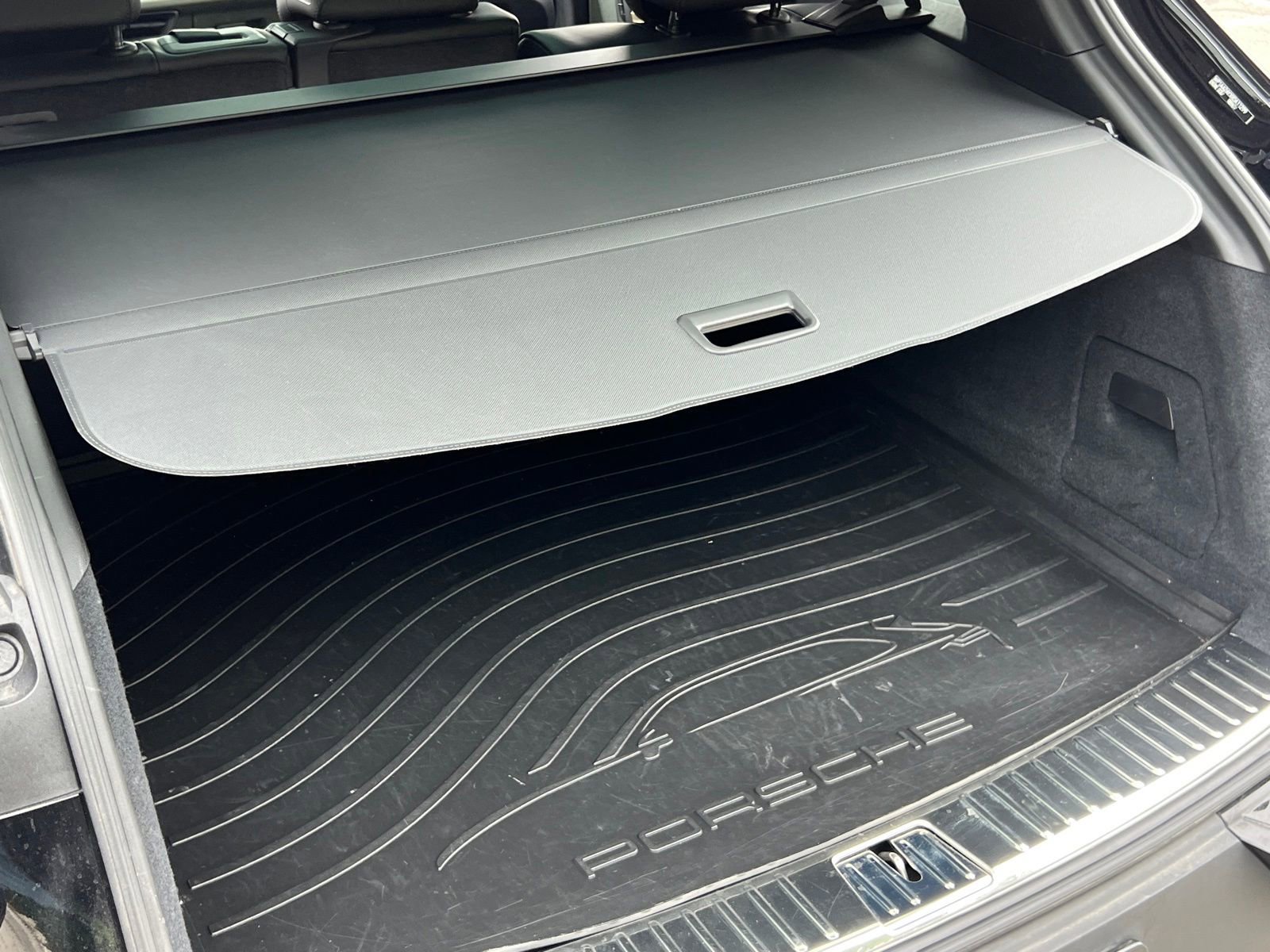 Certified 2024 Porsche Cayenne AWD/4WD image 18