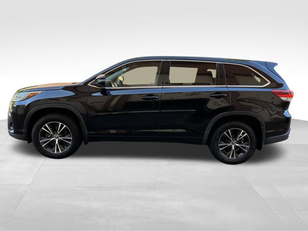 Used 2018 Toyota Highlander LE w/ Protection Package #3 AWD/4WD image 2