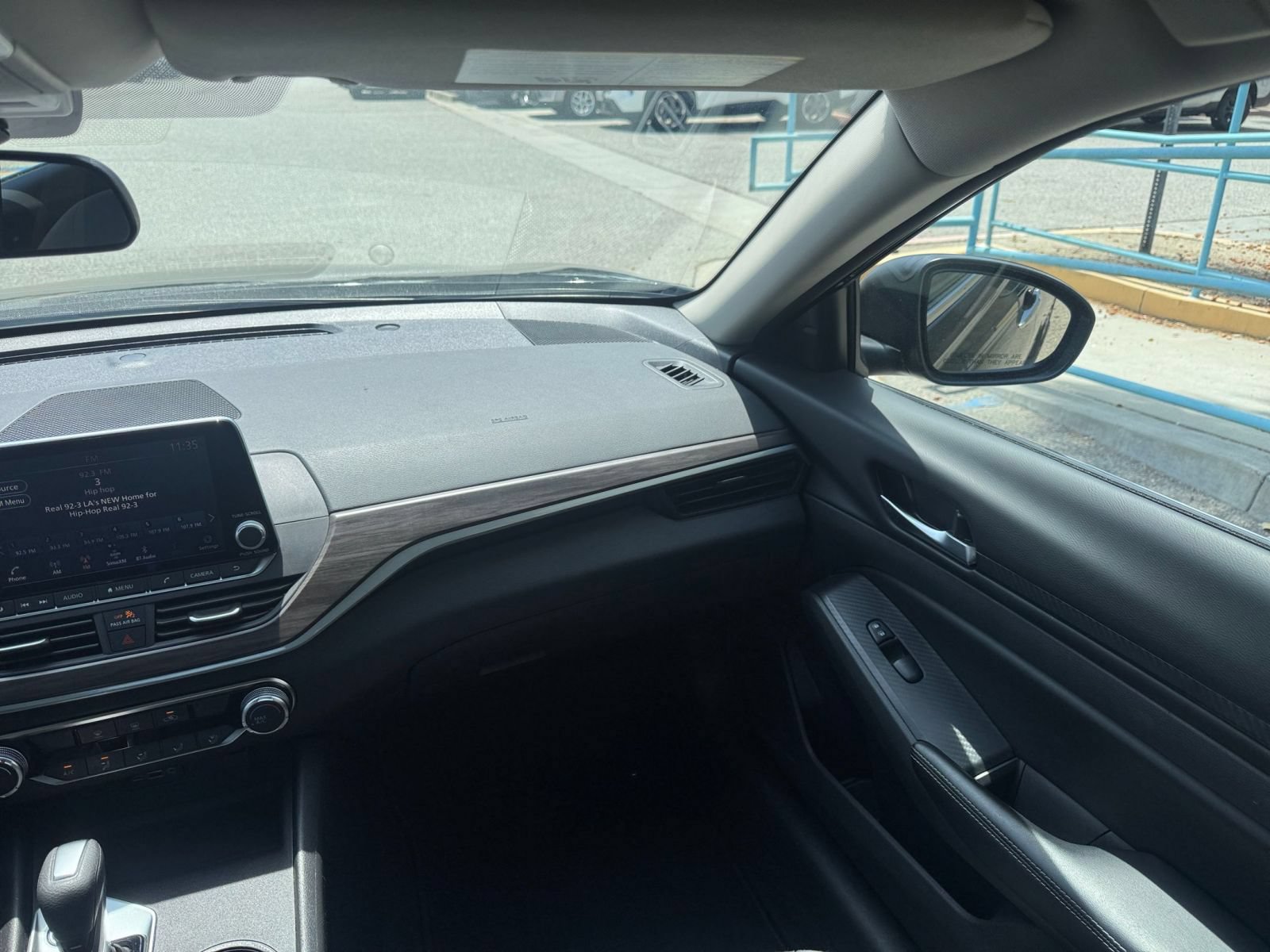 Used 2025 Nissan Altima 2.5 SV FWD image 35