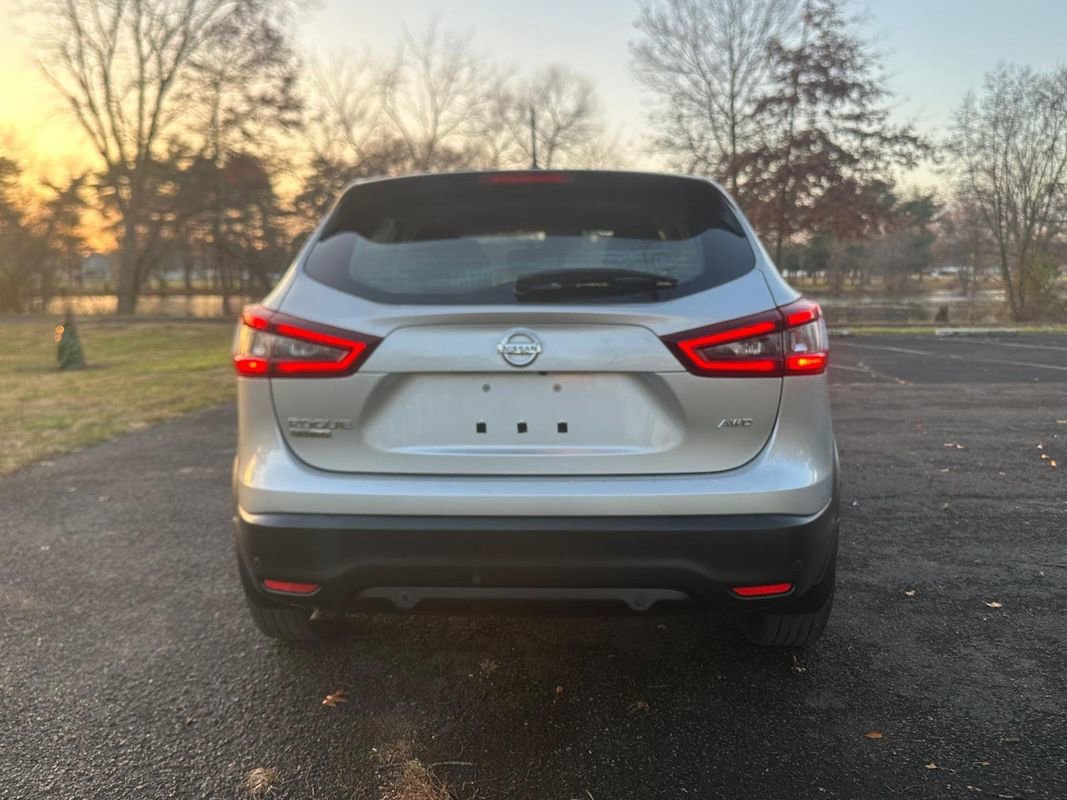 Used 2022 Nissan Rogue Sport S image 5
