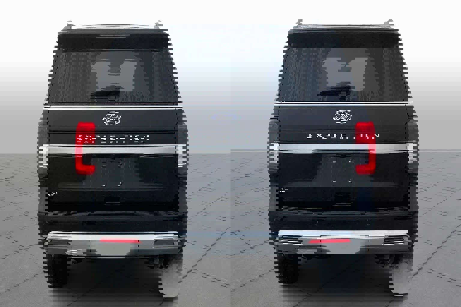 Used 2024 Ford Expedition XLT image 4