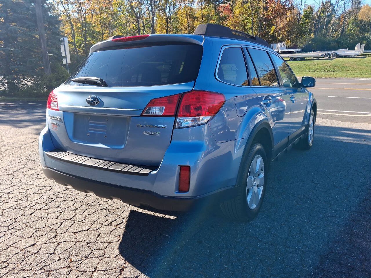 Used 2011 Subaru Outback 2.5i Premium w/ All-Weather Pkg AWD/4WD image 11