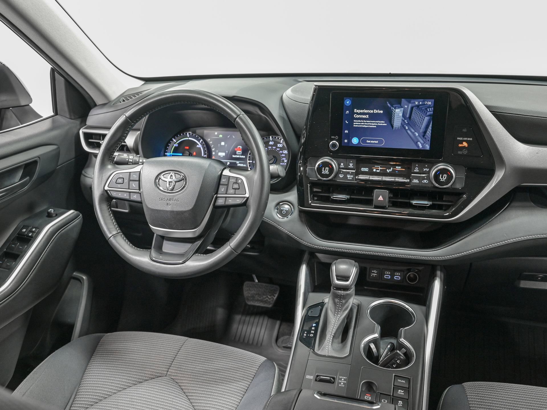Used 2023 Toyota Highlander LE AWD/4WD image 28