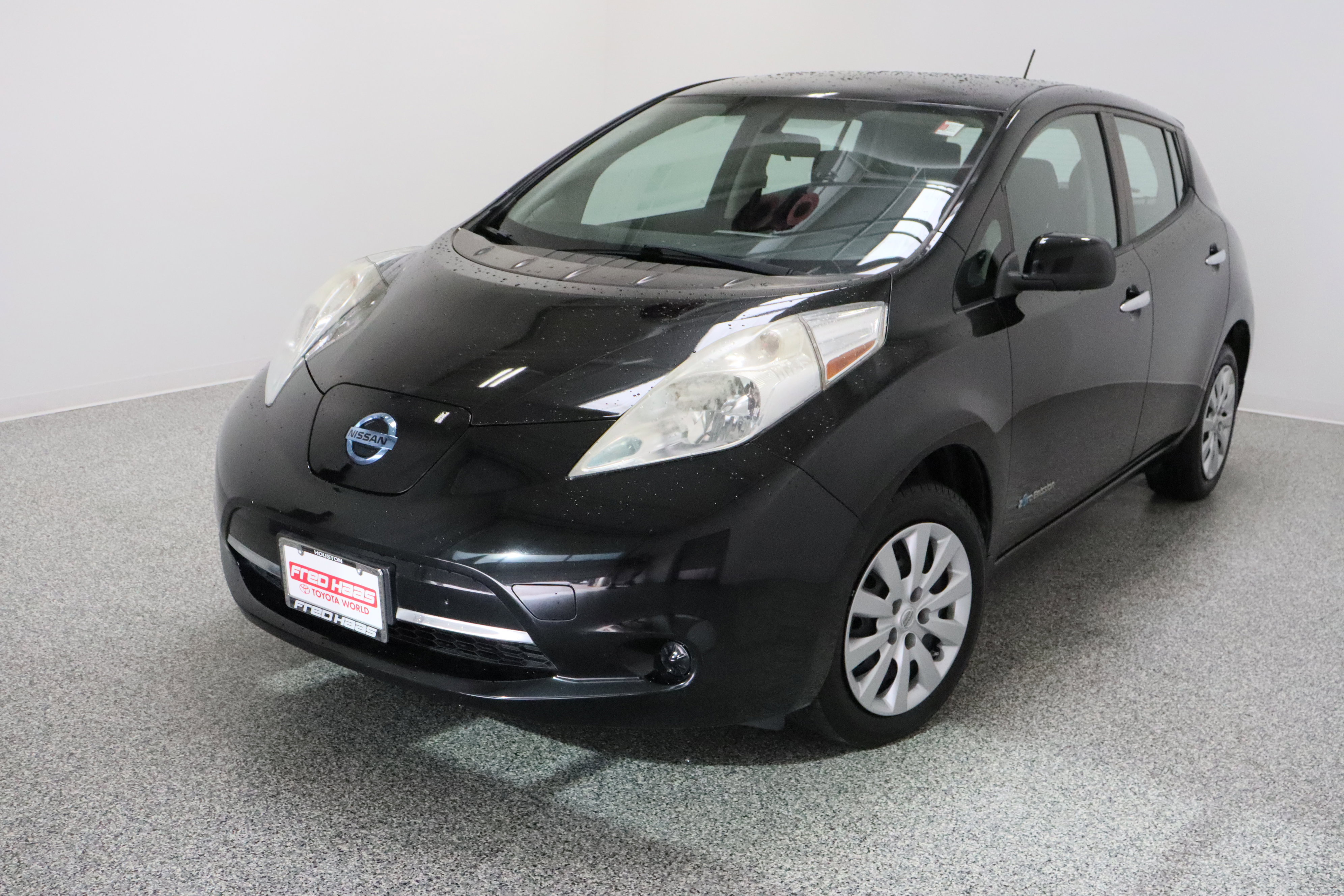Used 2015 Nissan Leaf S w/ Charge Package FWD image 2