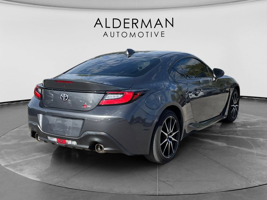 Used 2023 Toyota GR86 RWD image 5