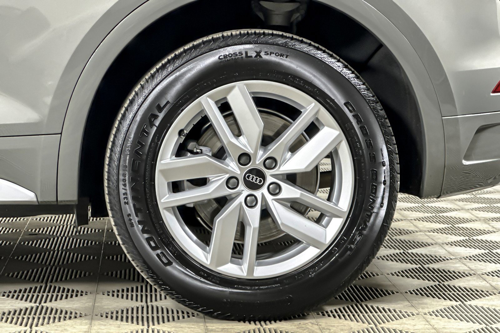 Used 2023 Audi Q5 2.0T Premium w/ Convenience Package image 24