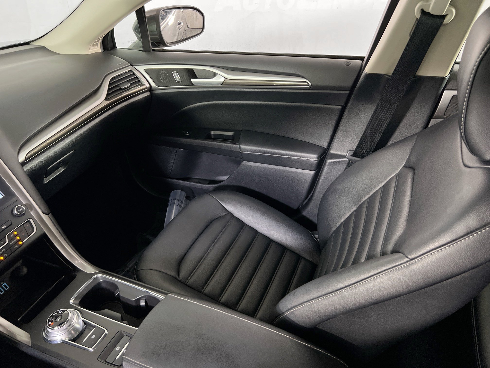 Used 2020 Ford Fusion SEL FWD image 24
