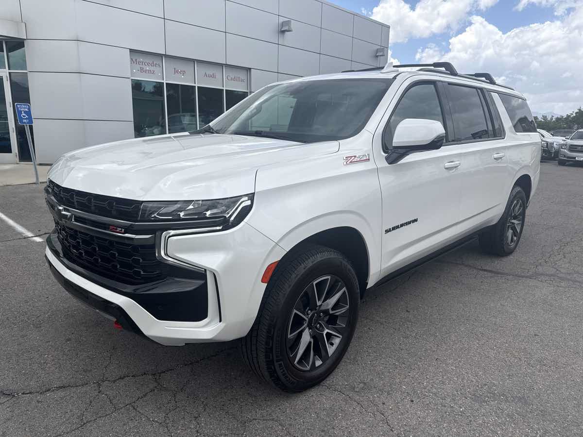 Used 2022 Chevrolet Suburban Z71 w/ Luxury Package AWD/4WD image 2