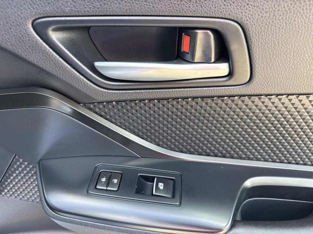 Used 2018 Toyota C-HR XLE image 16